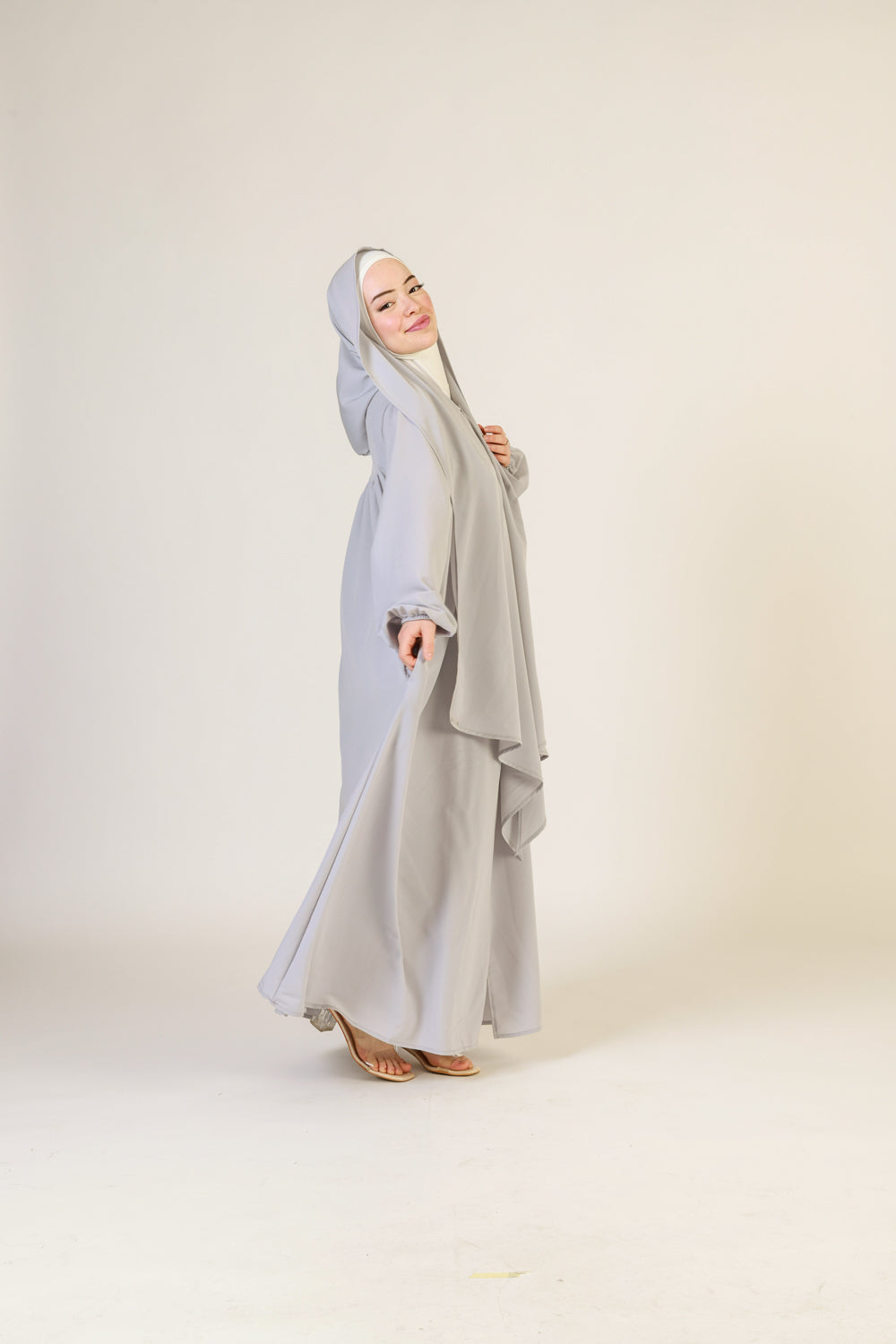 Ferace mit Reißverschluss und integriertem Hijab