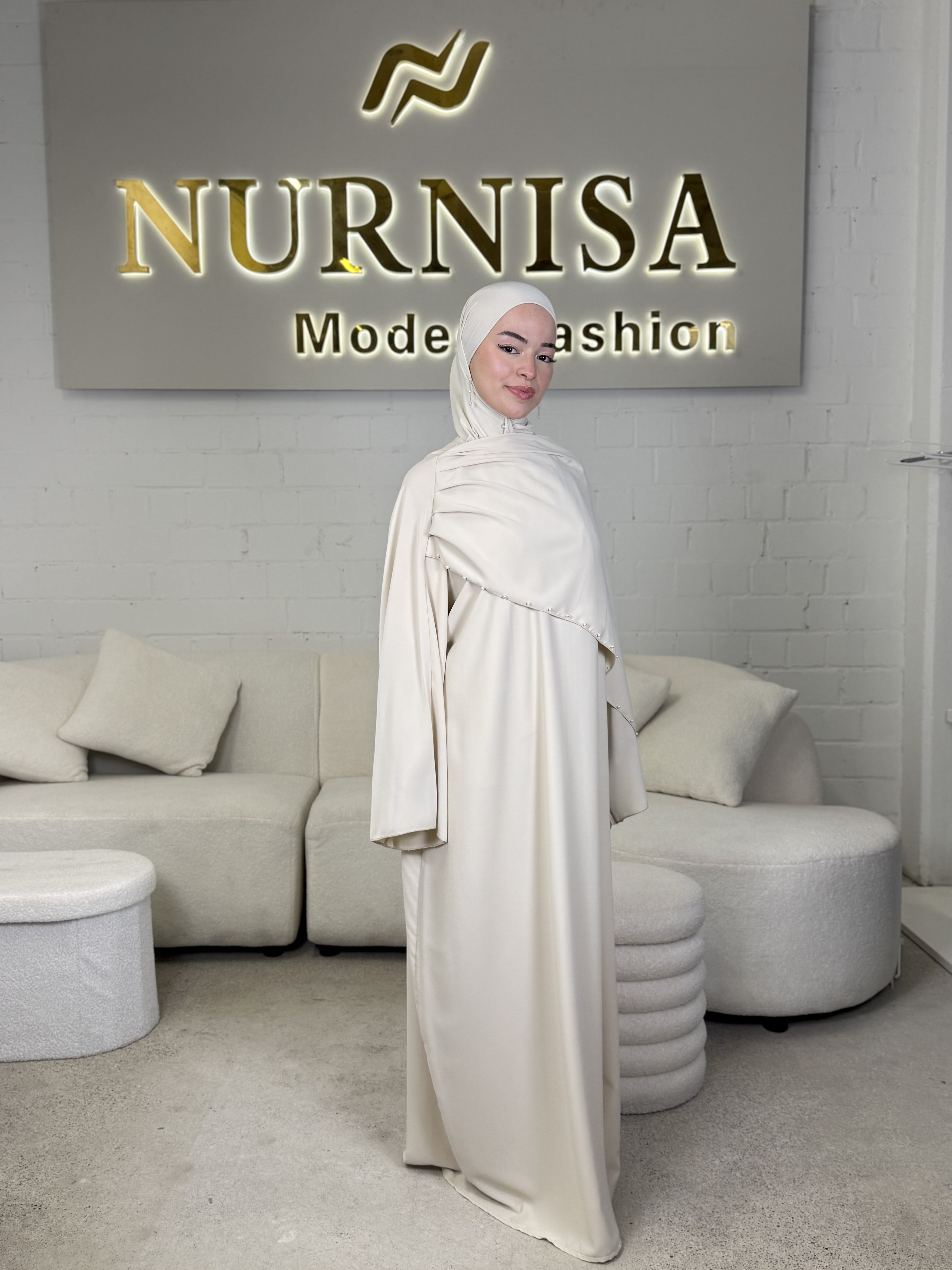 Perlen Abaya – Elegant Pearl Edition
