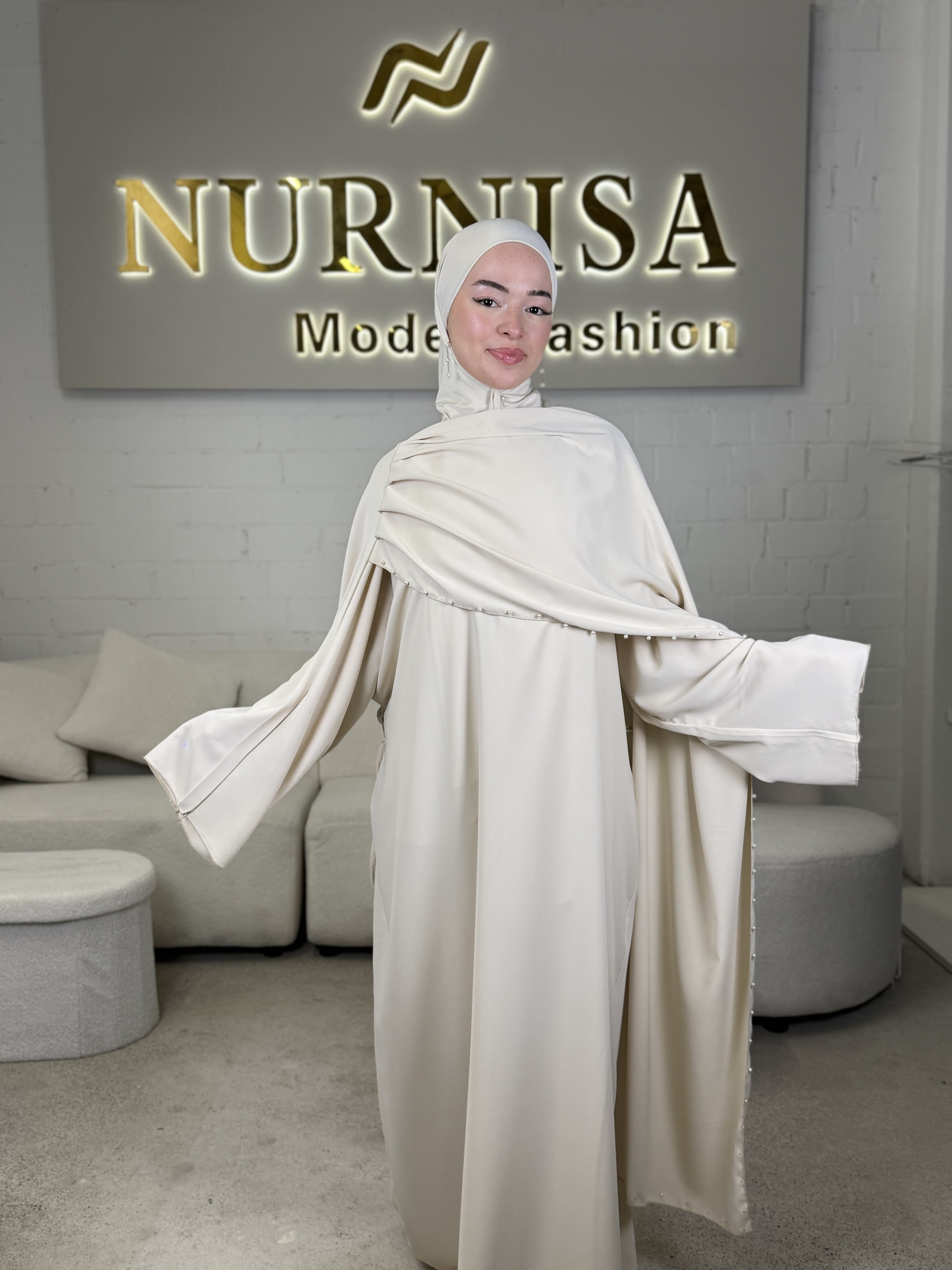 Perlen Abaya – Elegant Pearl Edition