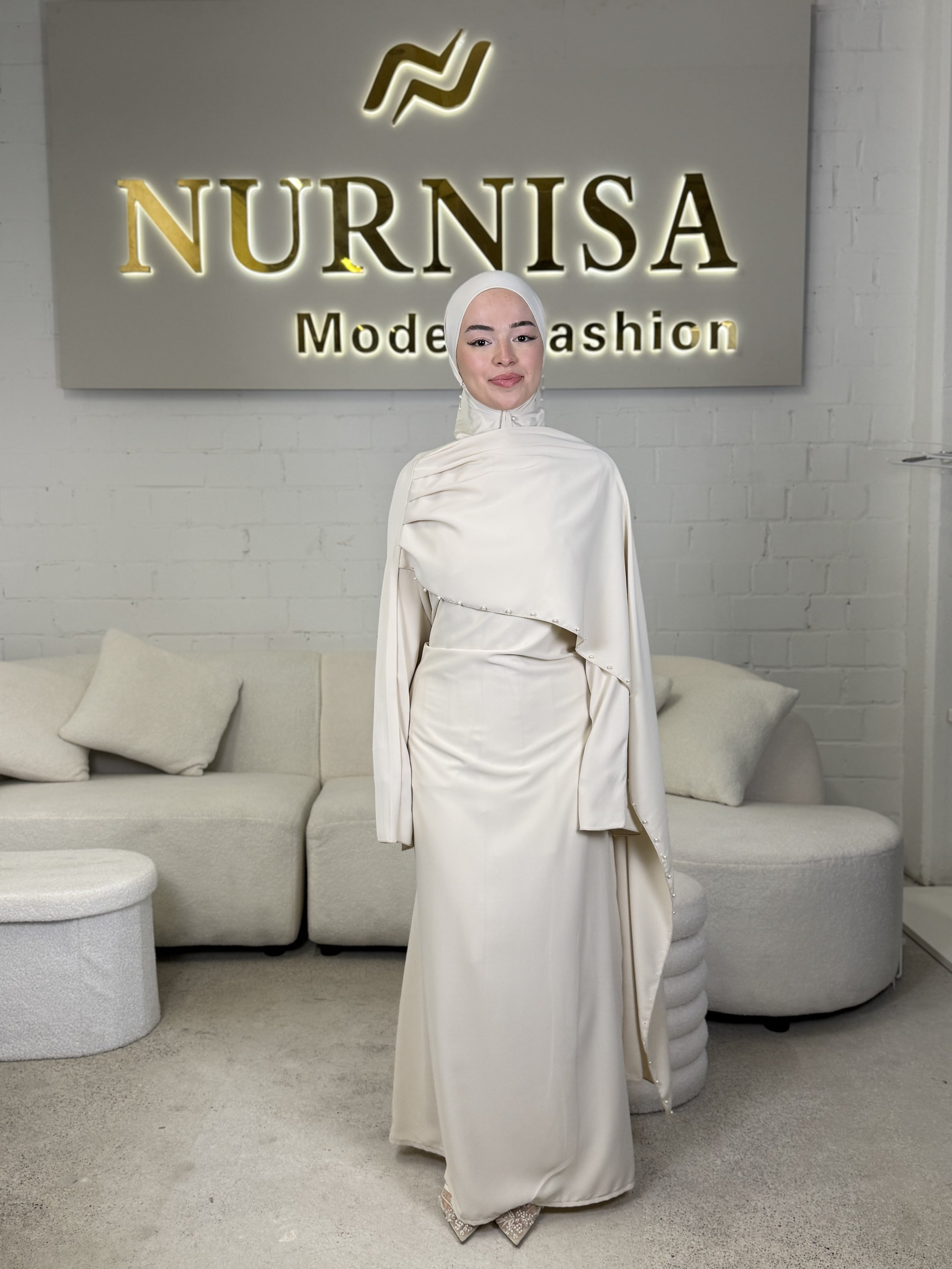 Perlen Abaya – Elegant Pearl Edition