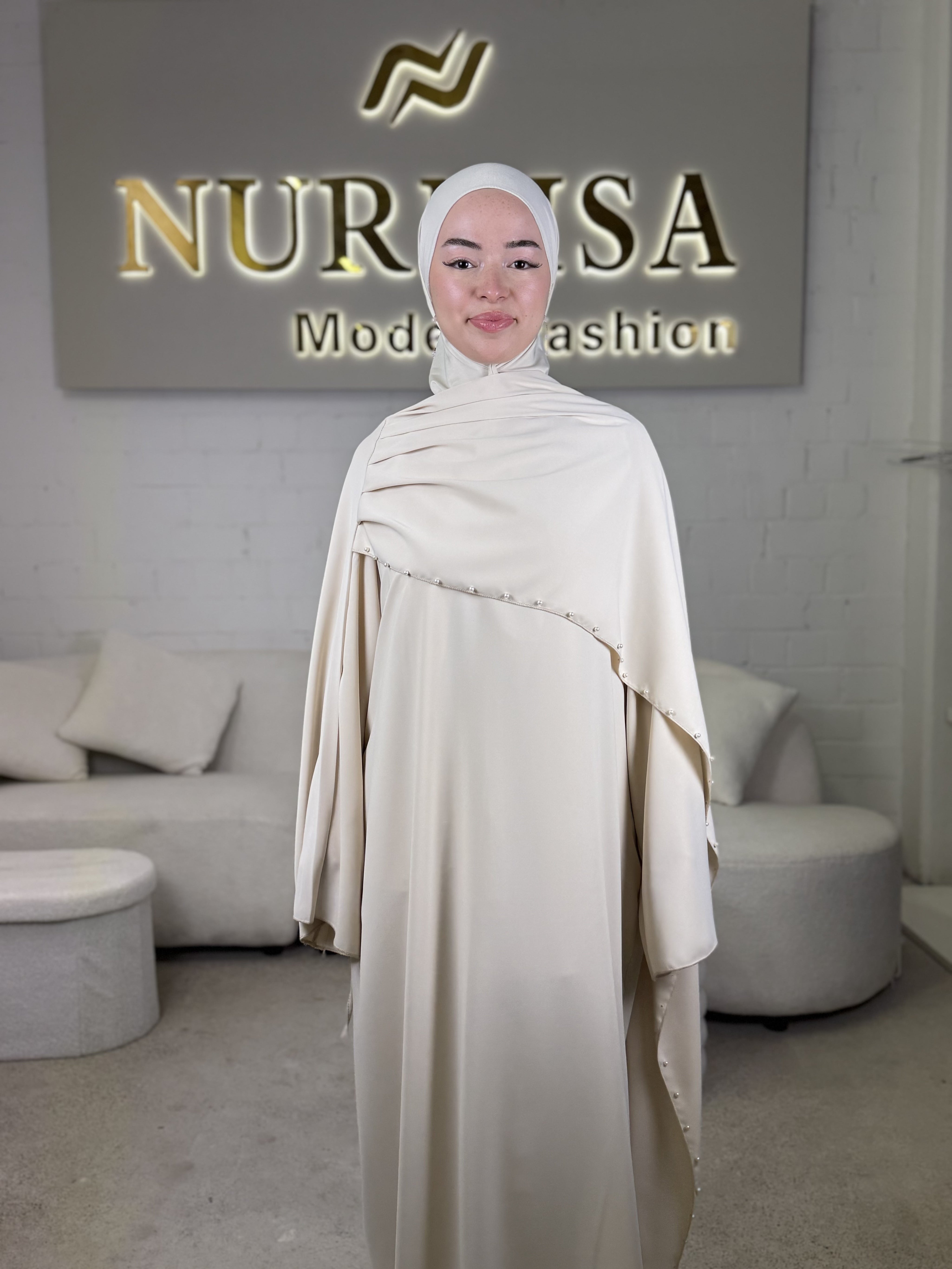 Perlen Abaya – Elegant Pearl Edition