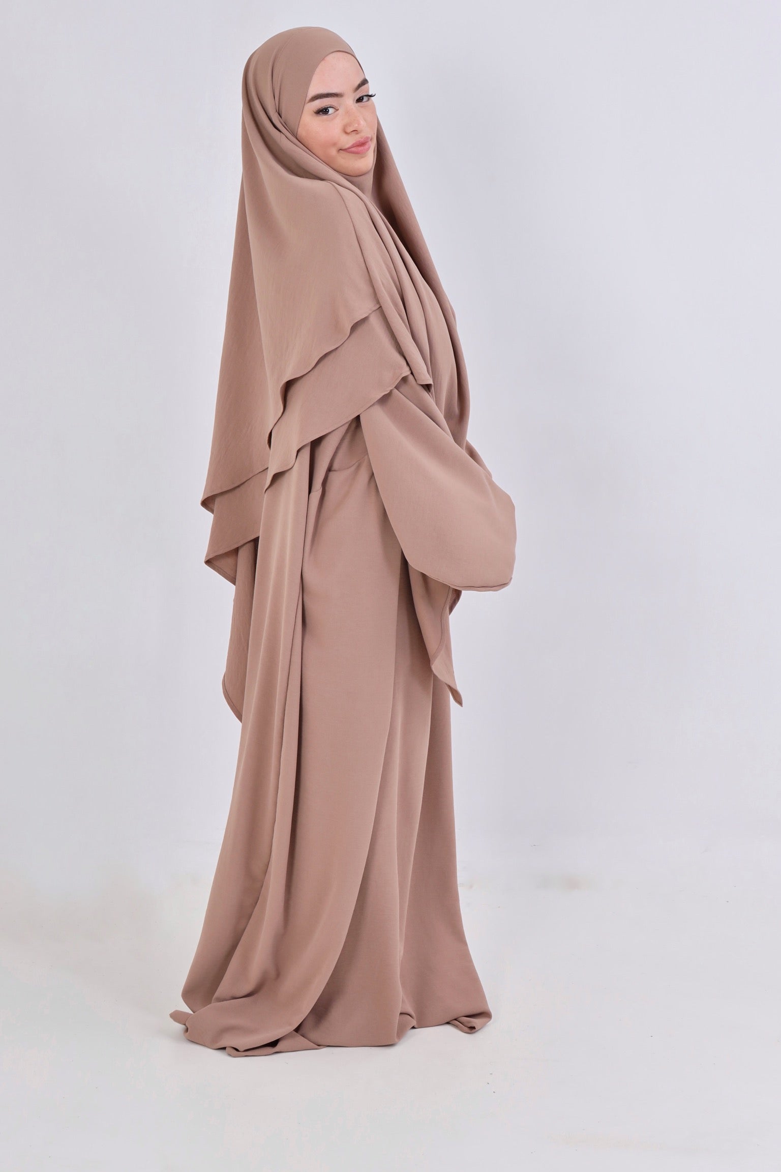 Abaya Nisa & Zweilagiger Khimar Set