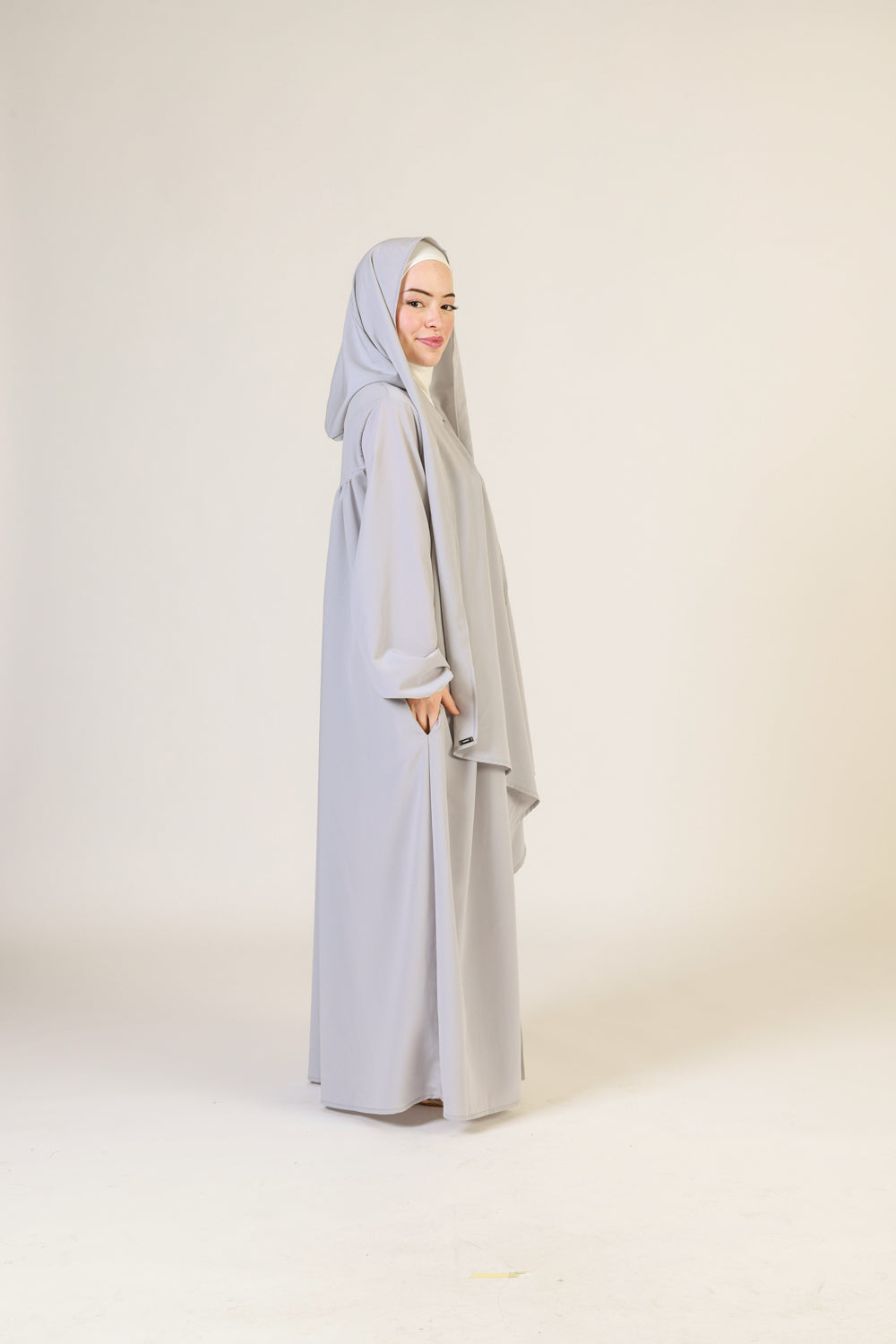 Ferace mit Reißverschluss und integriertem Hijab