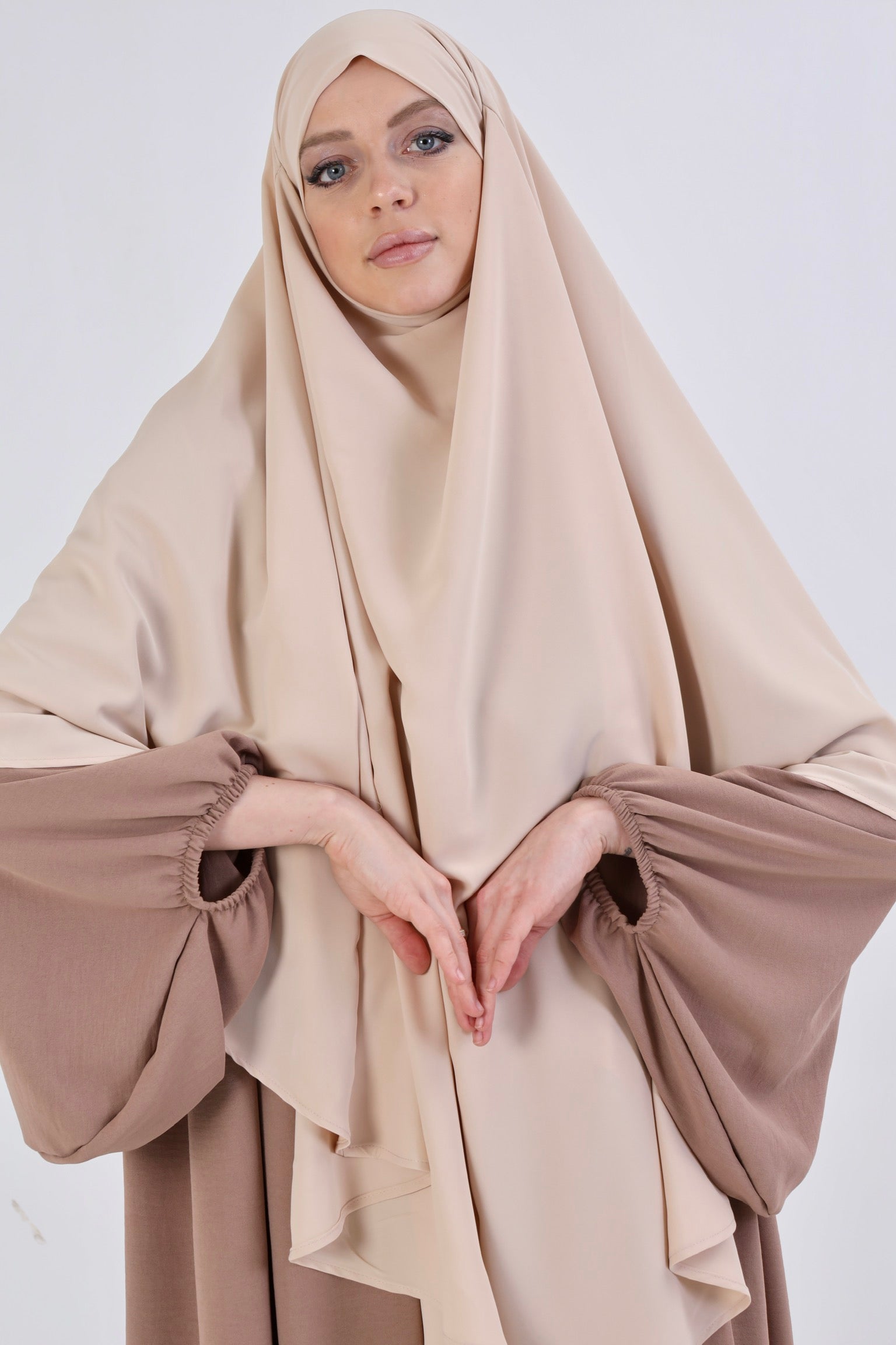 Einlagiger Khimar, Medina