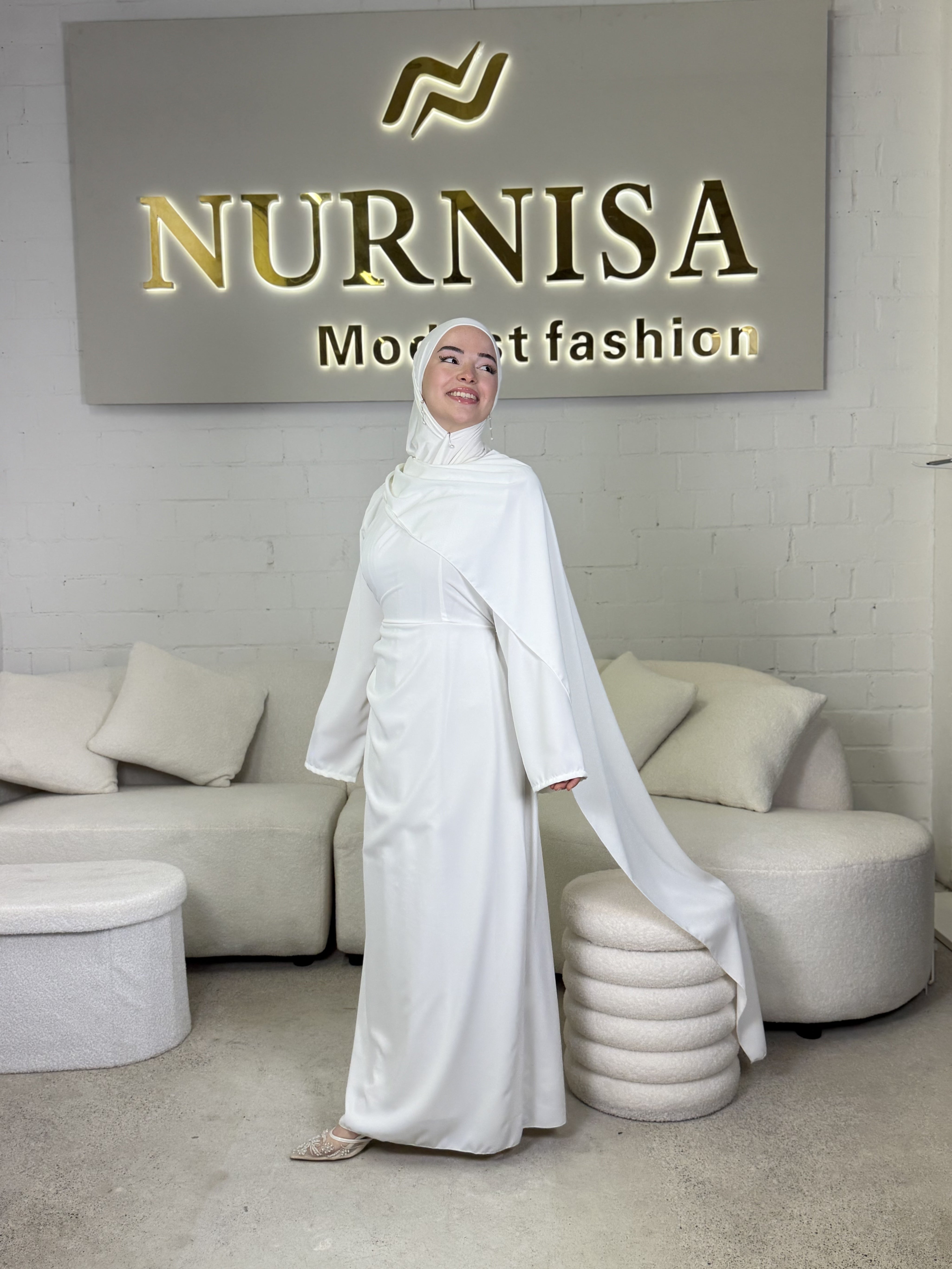 Abaya Kleid mit seitlicher Schleppe
