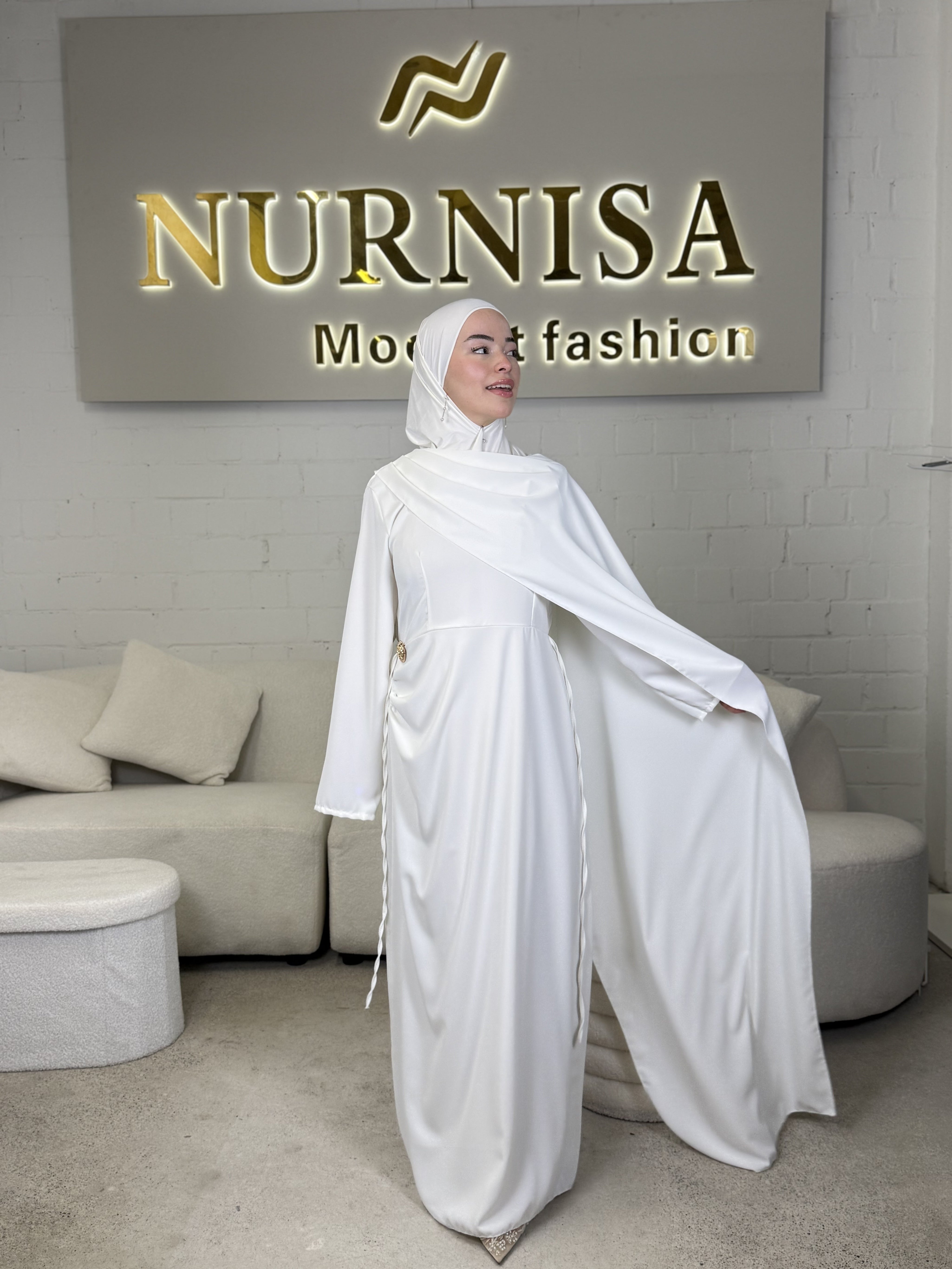 Abaya Kleid mit seitlicher Schleppe